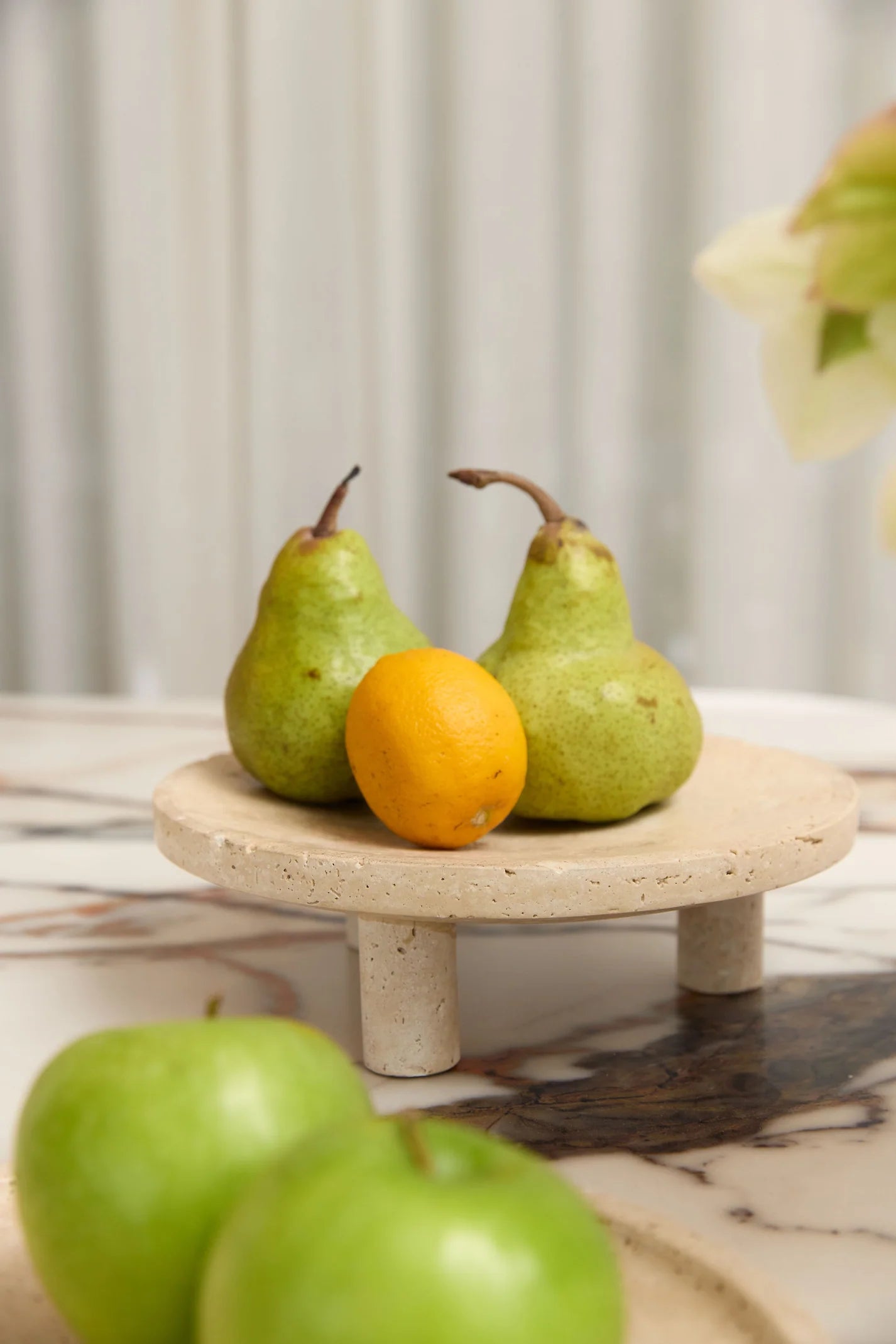 Nome Stand | Light Travertine