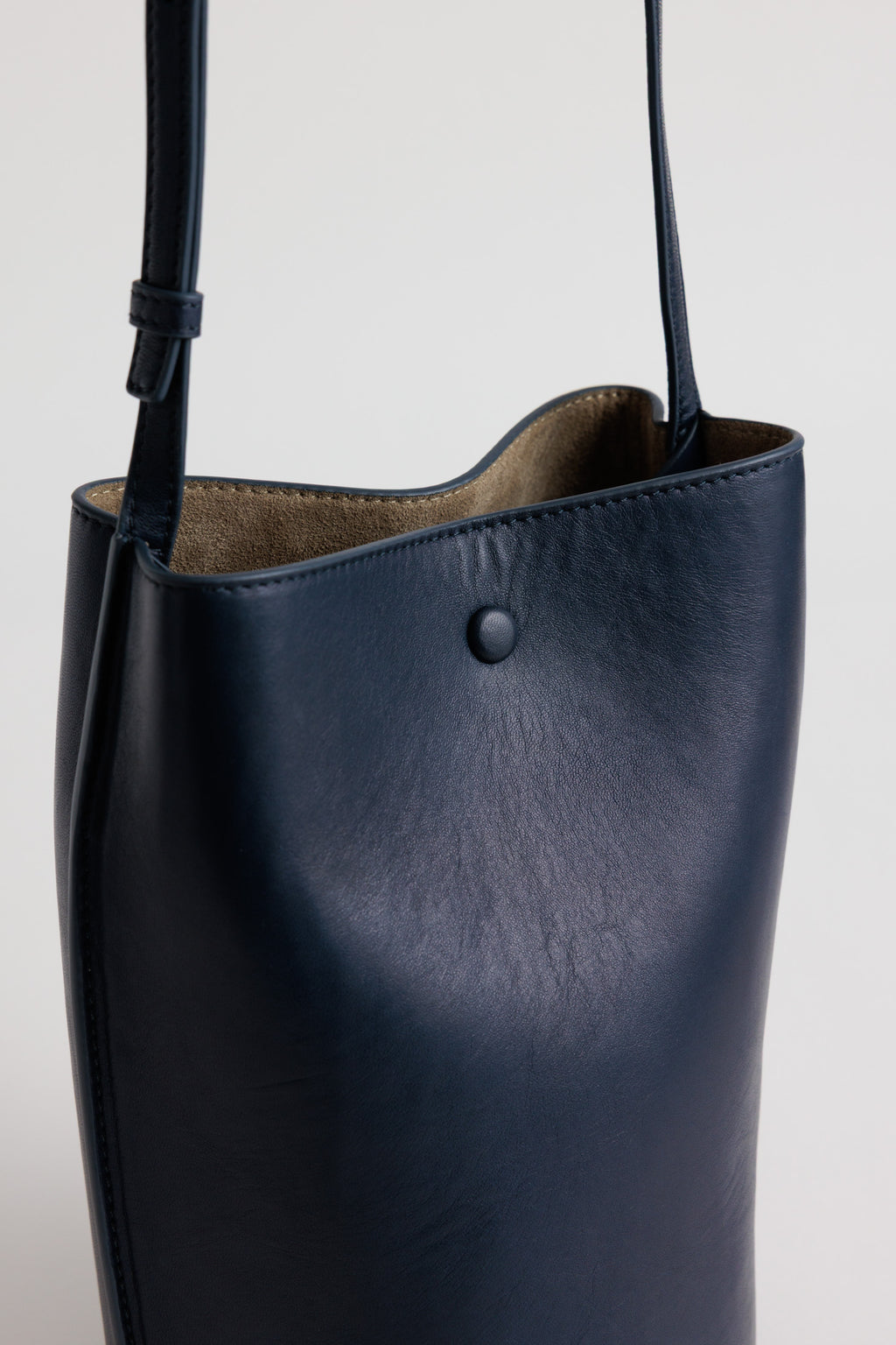 Phoebe Bucket | Eclipse Lambskin